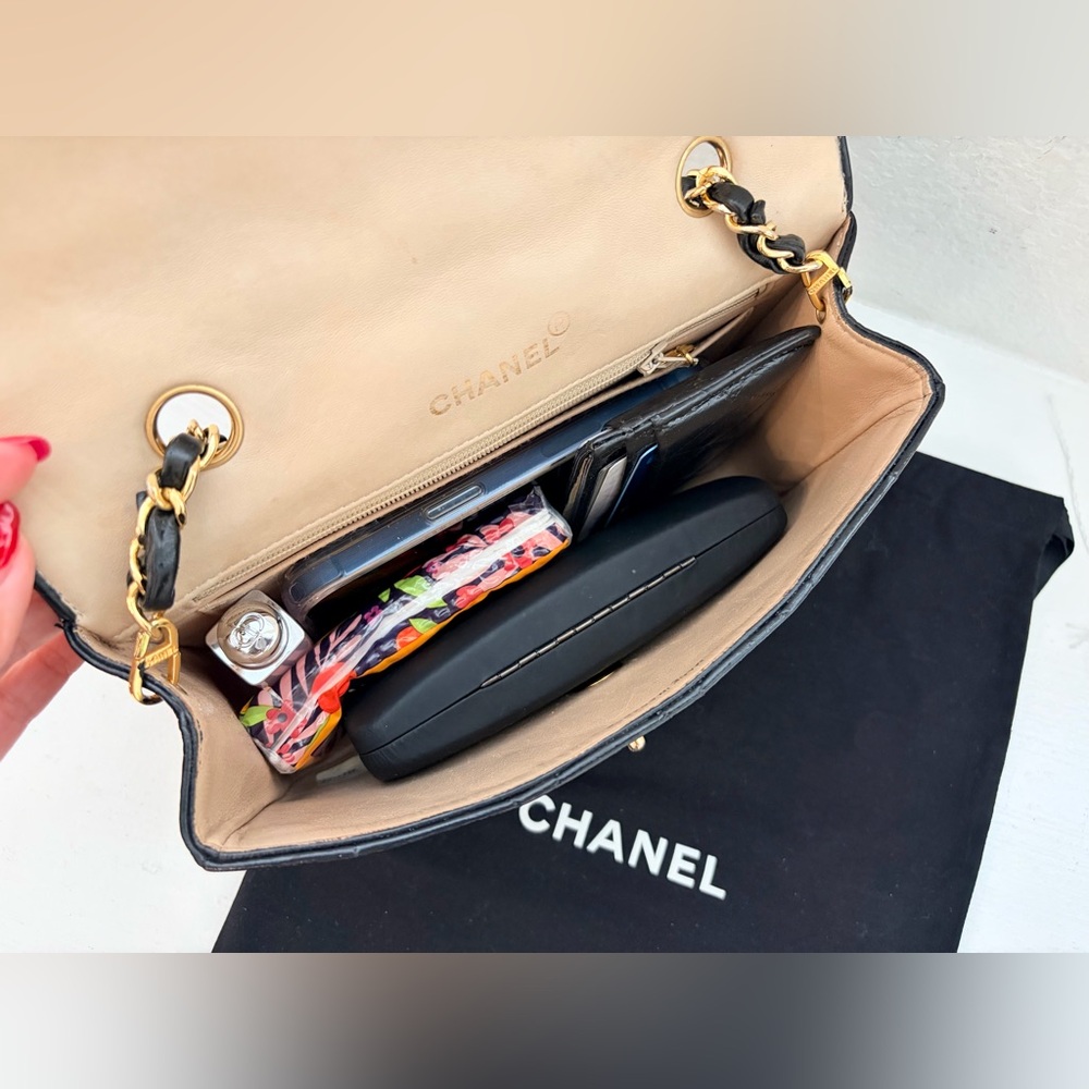 ❤️SOLD❤️ Auth CHANEL Vintage 24K Diana Classic Black Medium Single Flap Bag - Picture 10 of 17